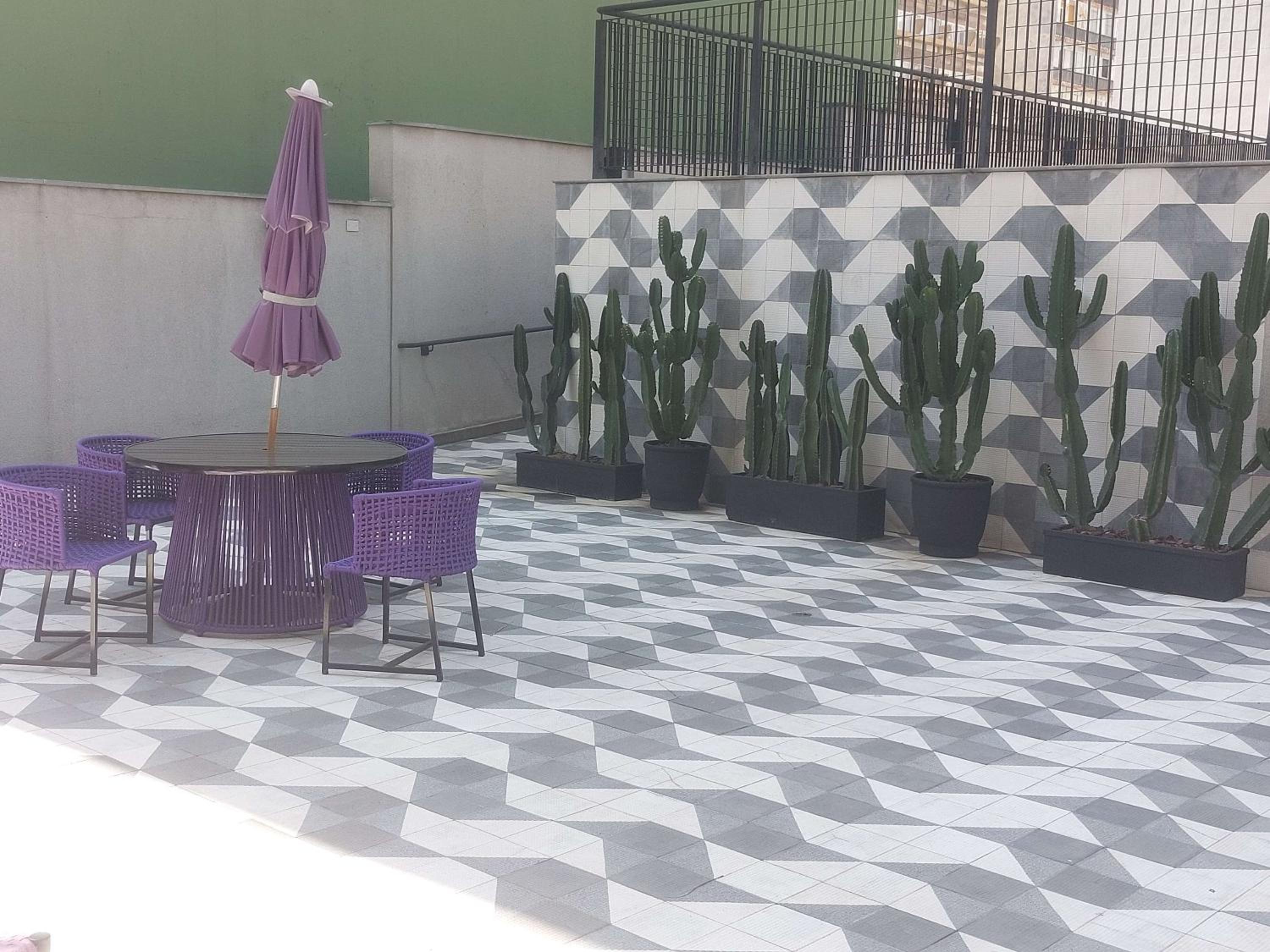 TEM TUDO Piscina Academia Sauna Squash
