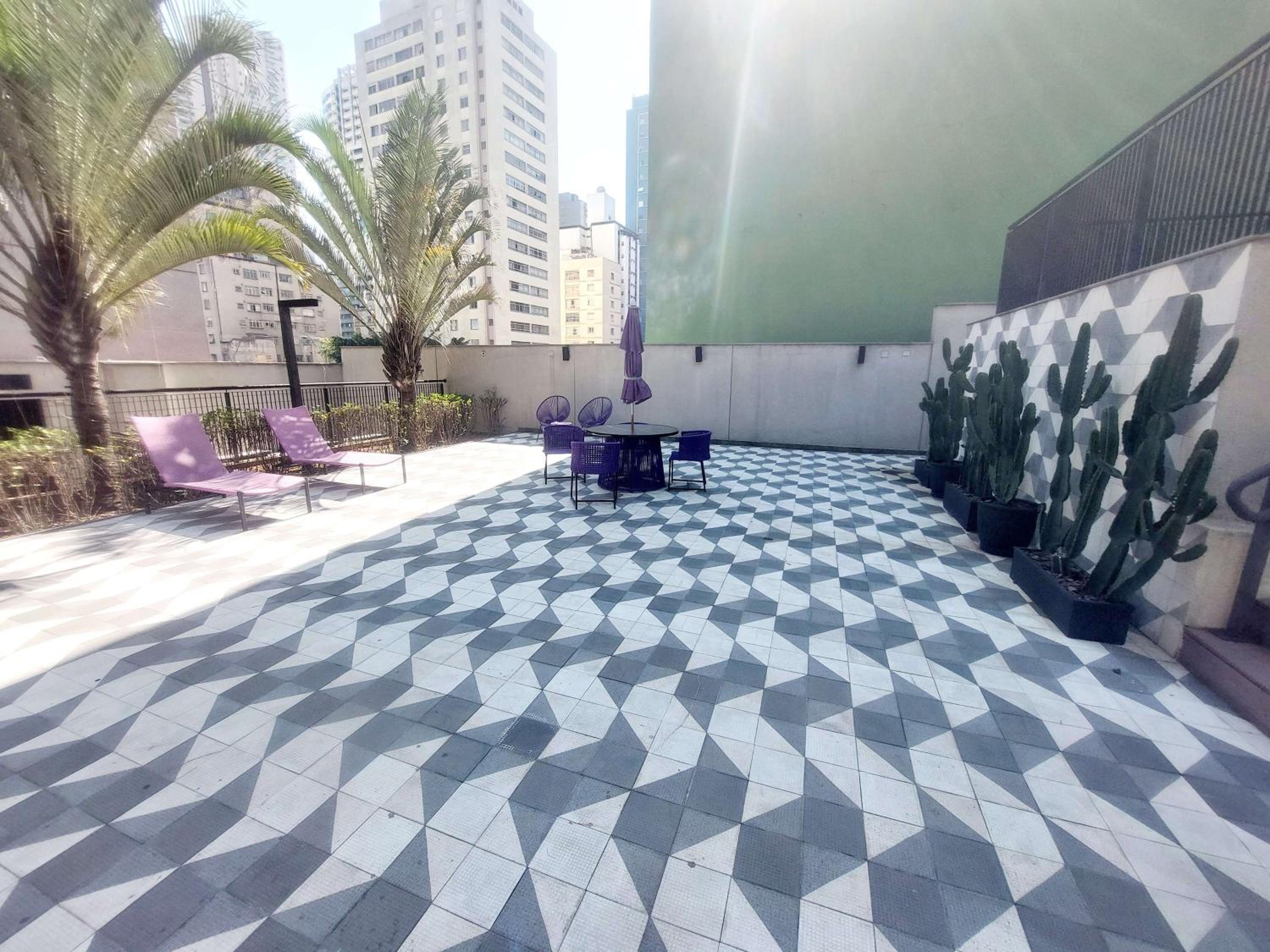 TEM TUDO Piscina Academia Sauna Squash