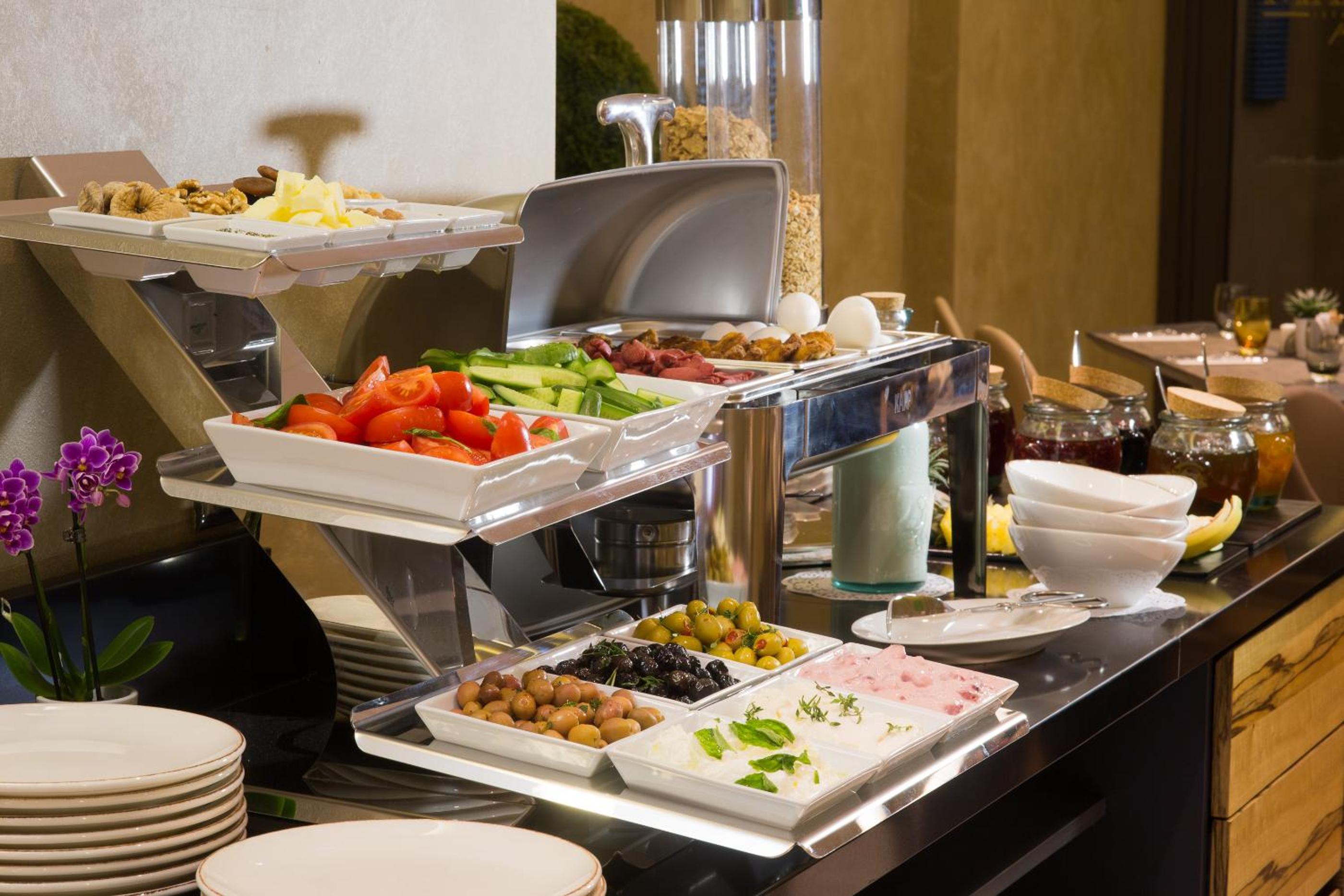 Maroon Otel Pera - Image 14