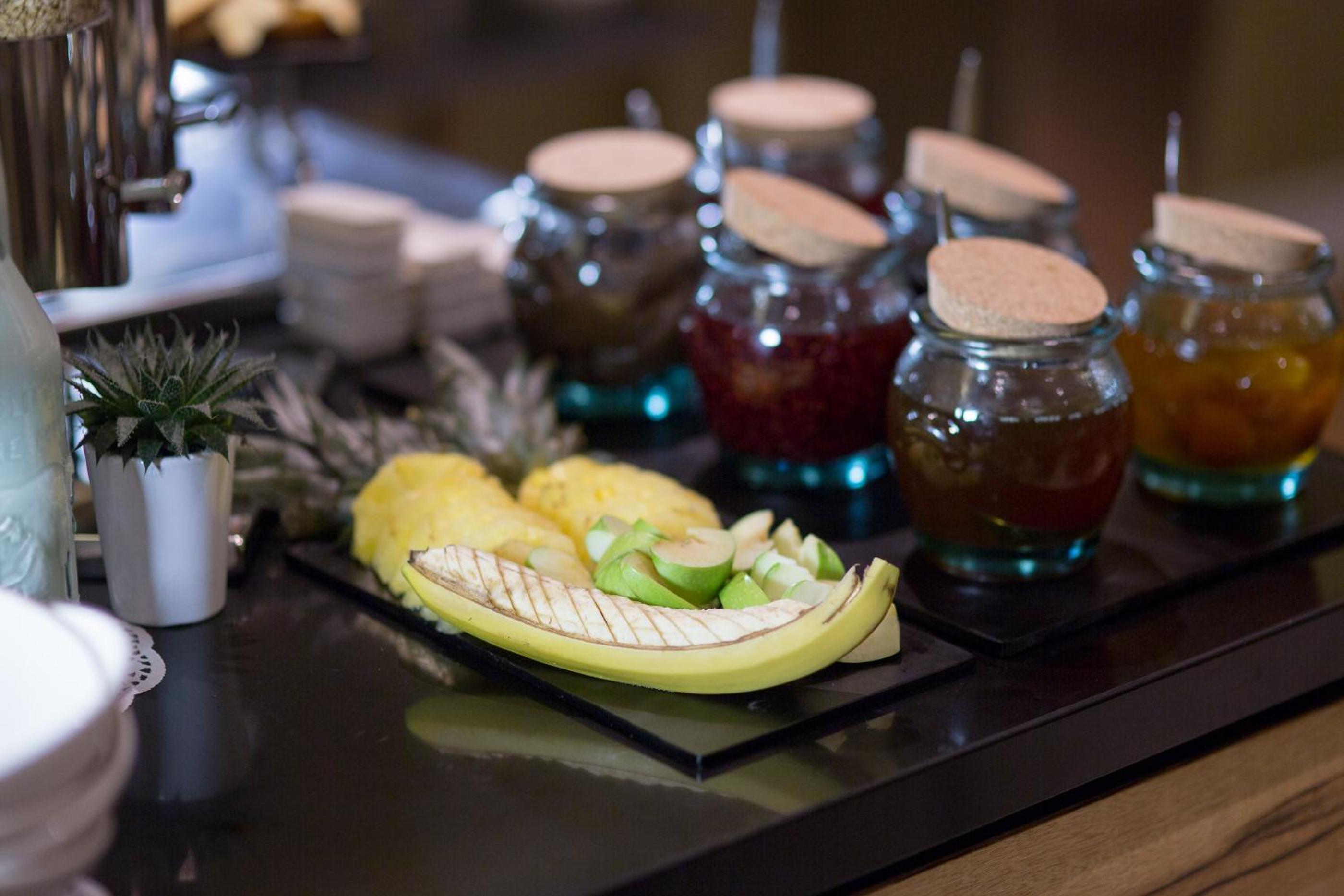 Maroon Otel Pera - Image 48