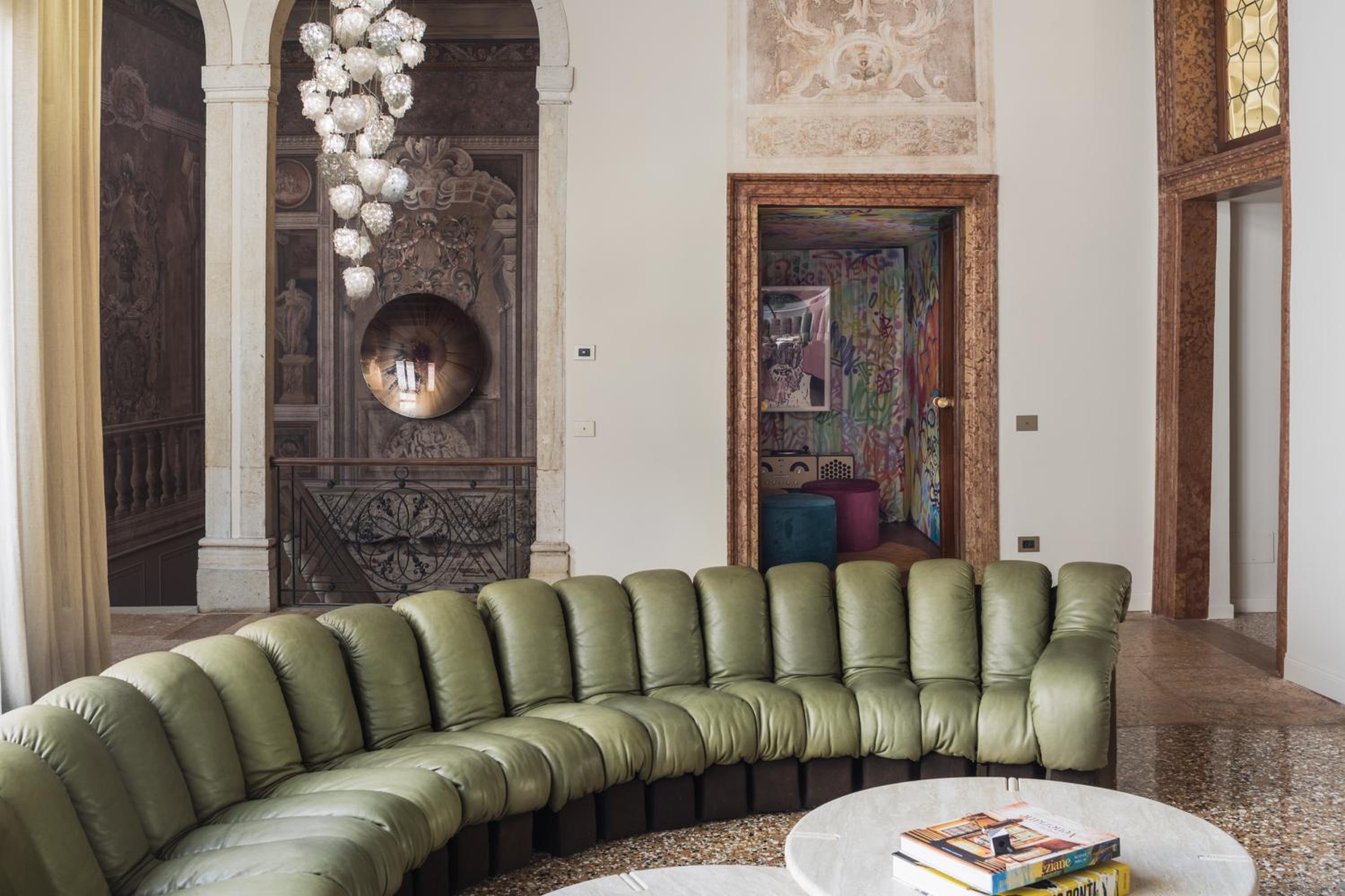 lounge