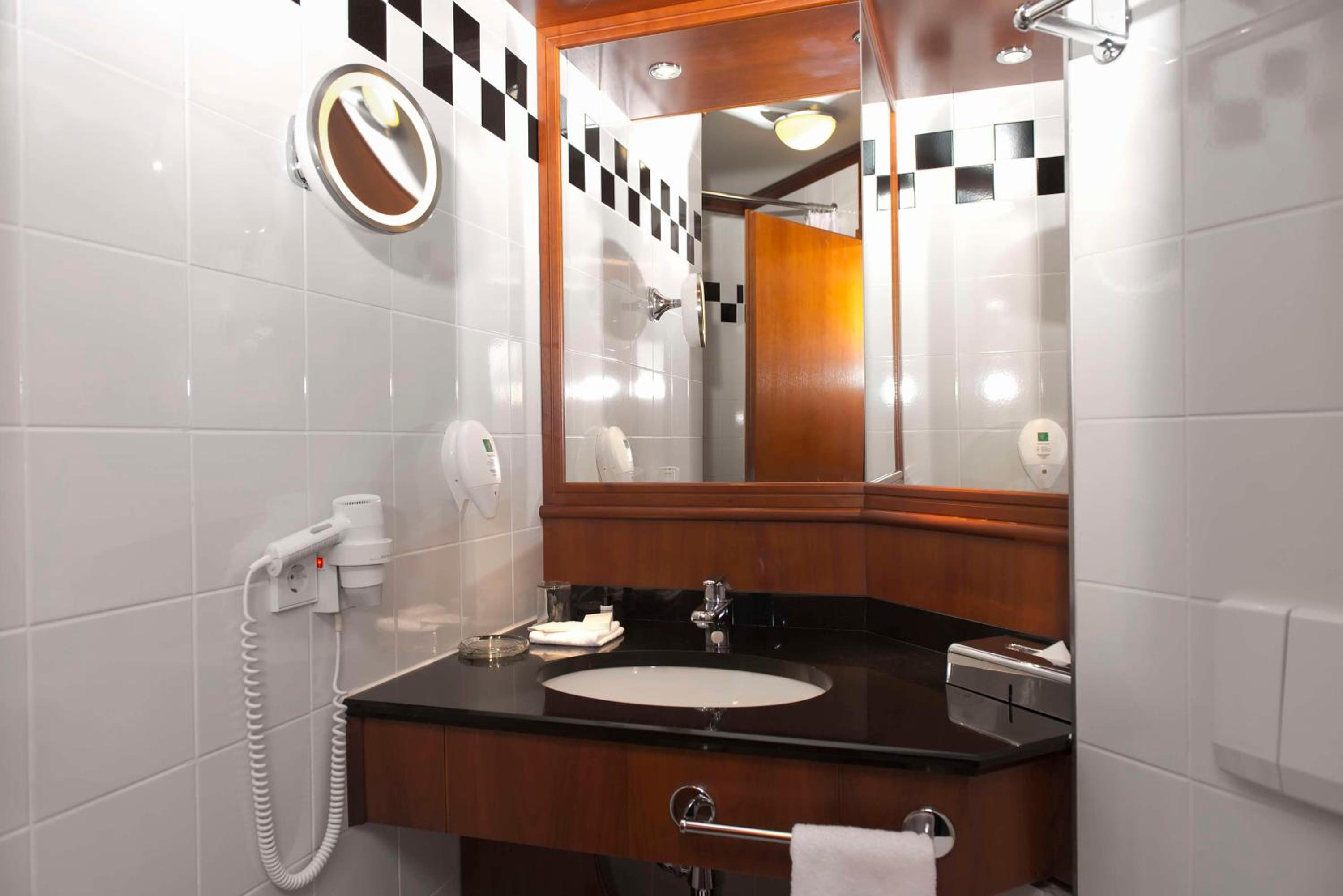 Dresden Vacations - Radisson Blu Park Hotel  Conference Centre - Property Image 73