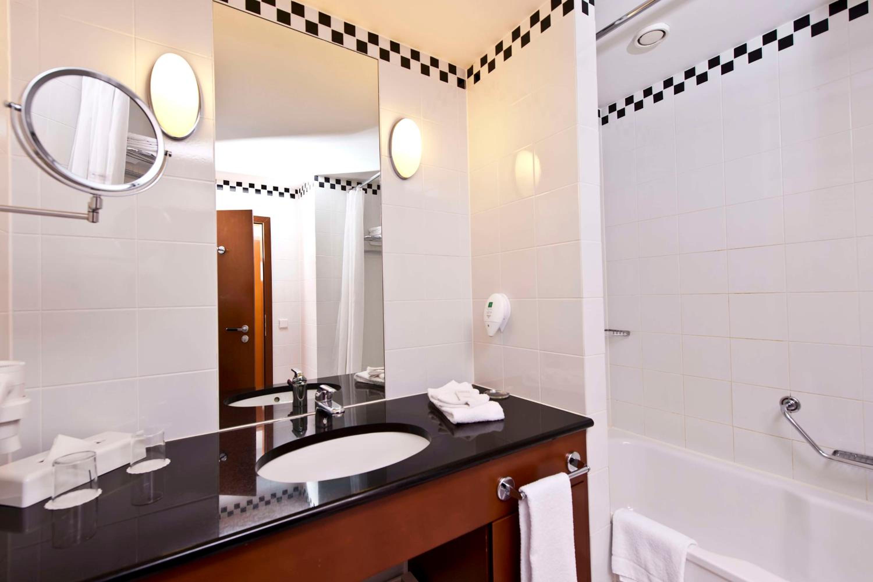 Dresden Vacations - Radisson Blu Park Hotel  Conference Centre - Property Image 75