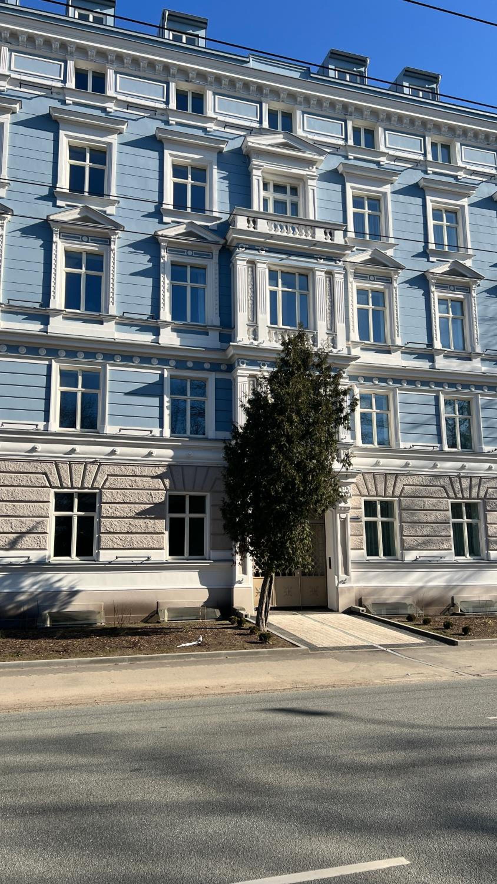 The place with history in Renaissance building view 3