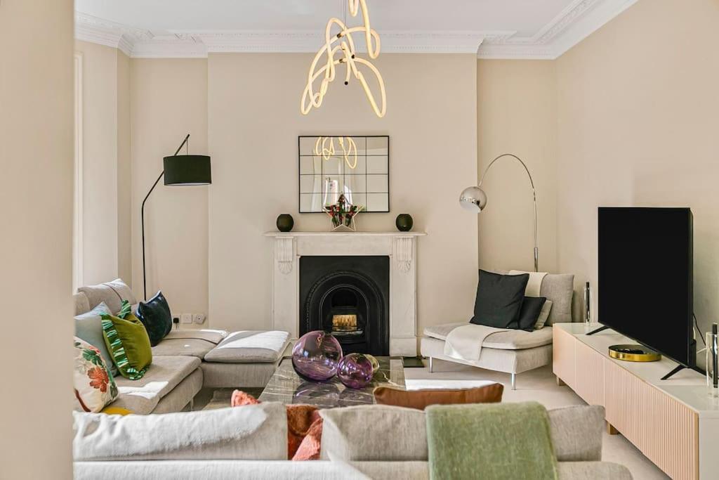 Exclusive 4-Bed Chelsea Residence with Cadogan Square Access