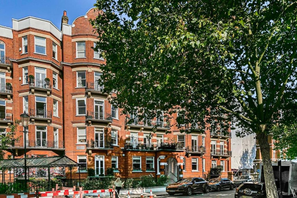 Exclusive 4-Bed Chelsea Residence with Cadogan Square Access