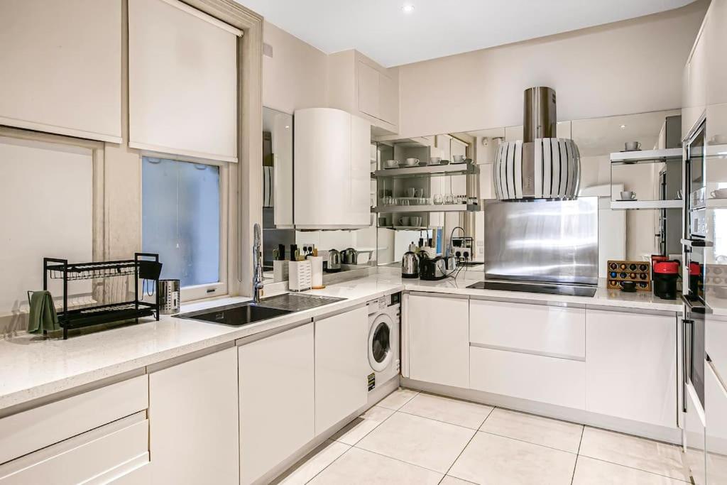Exclusive 4-Bed Chelsea Residence with Cadogan Square Access