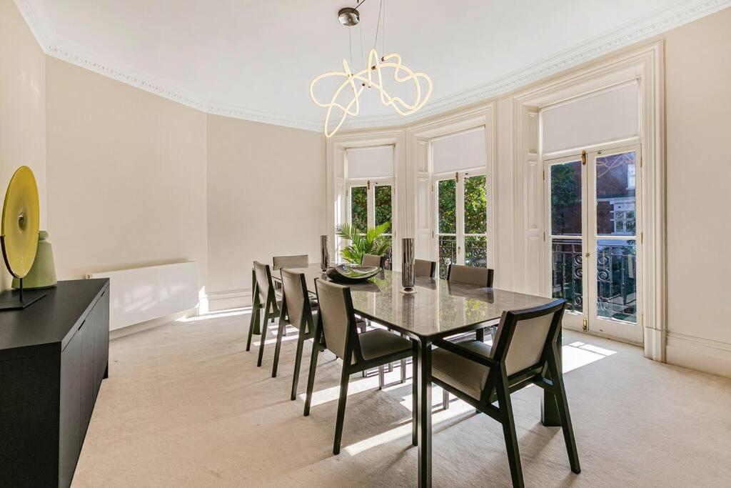 Exclusive 4-Bed Chelsea Residence with Cadogan Square Access