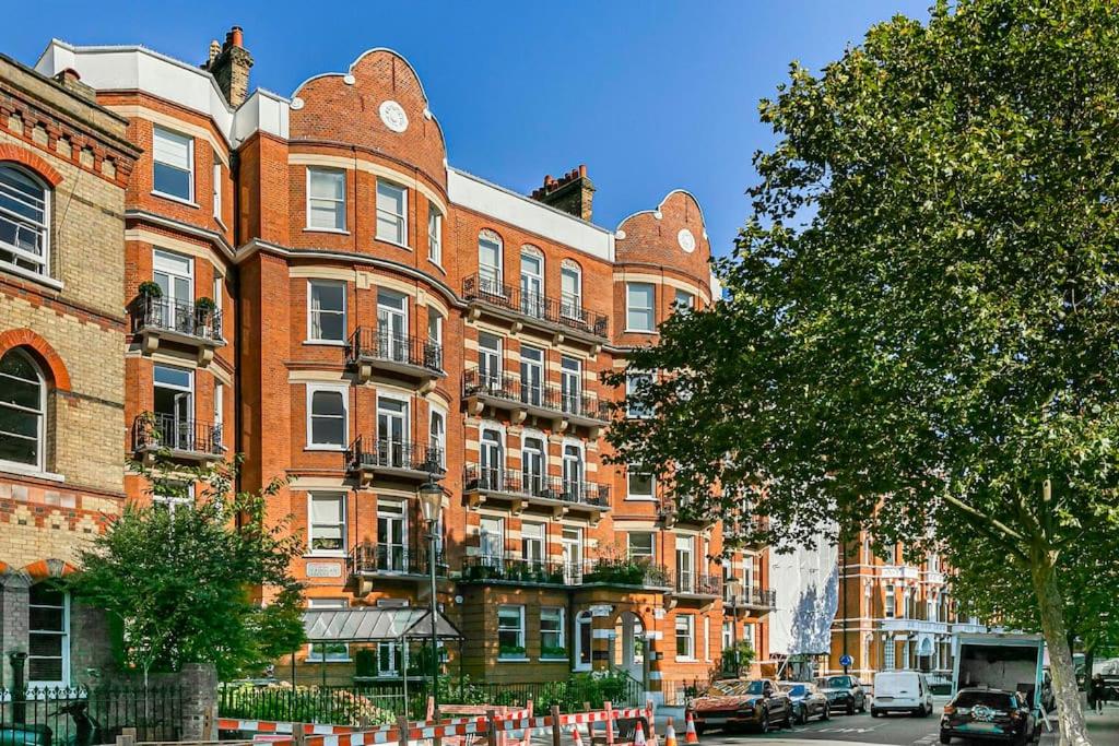 Exclusive 4-Bed Chelsea Residence with Cadogan Square Access