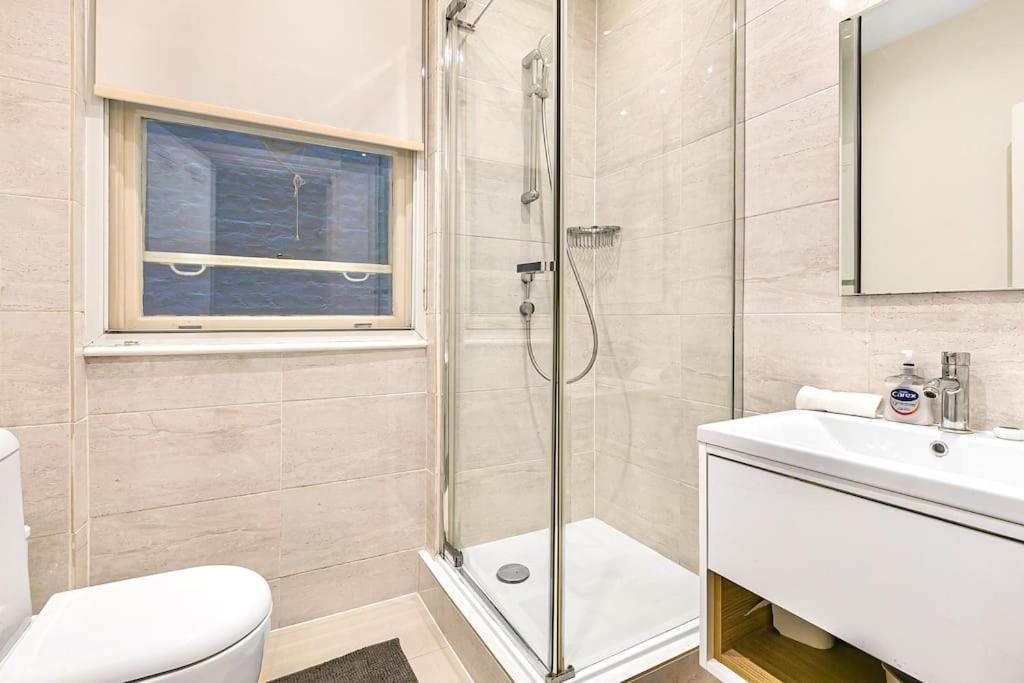 Exclusive 4-Bed Chelsea Residence with Cadogan Square Access