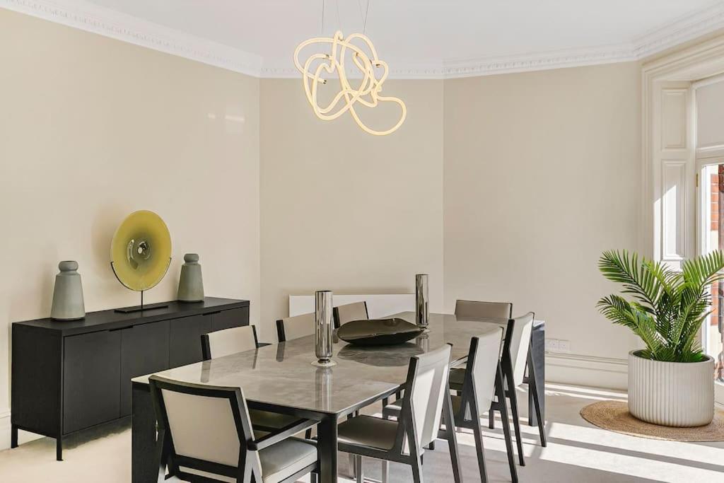 Exclusive 4-Bed Chelsea Residence with Cadogan Square Access