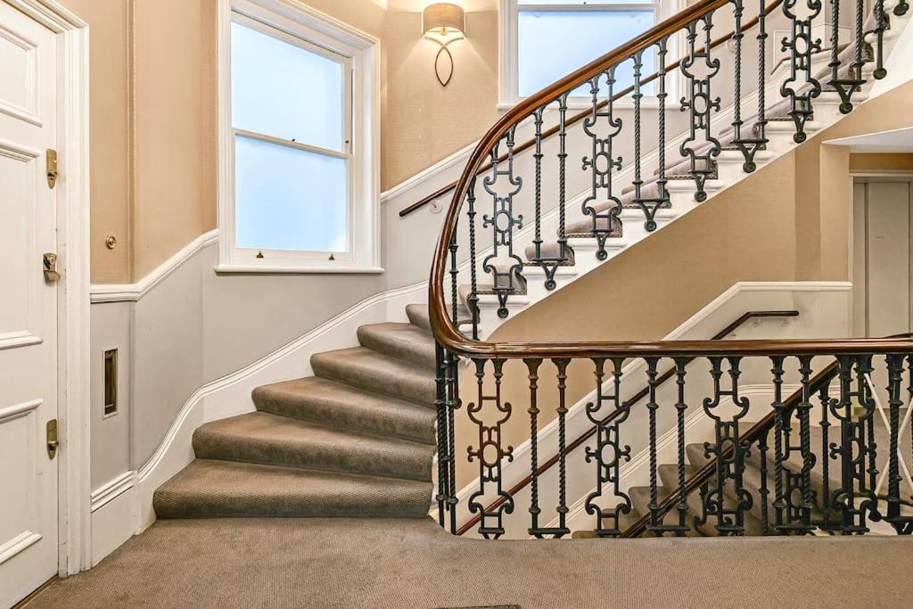 Exclusive 4-Bed Chelsea Residence with Cadogan Square Access