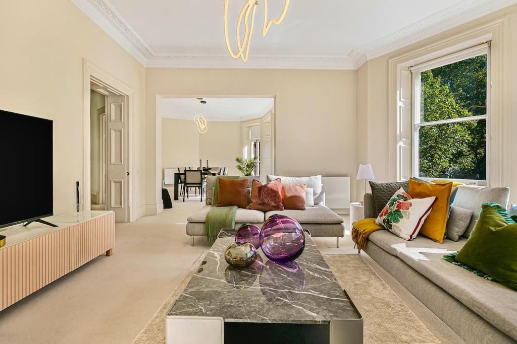 Exclusive 4-Bed Chelsea Residence with Cadogan Square Access