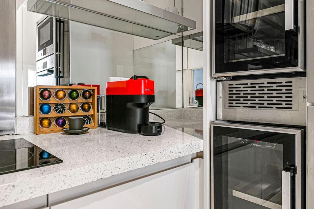 Exclusive 4-Bed Chelsea Residence with Cadogan Square Access