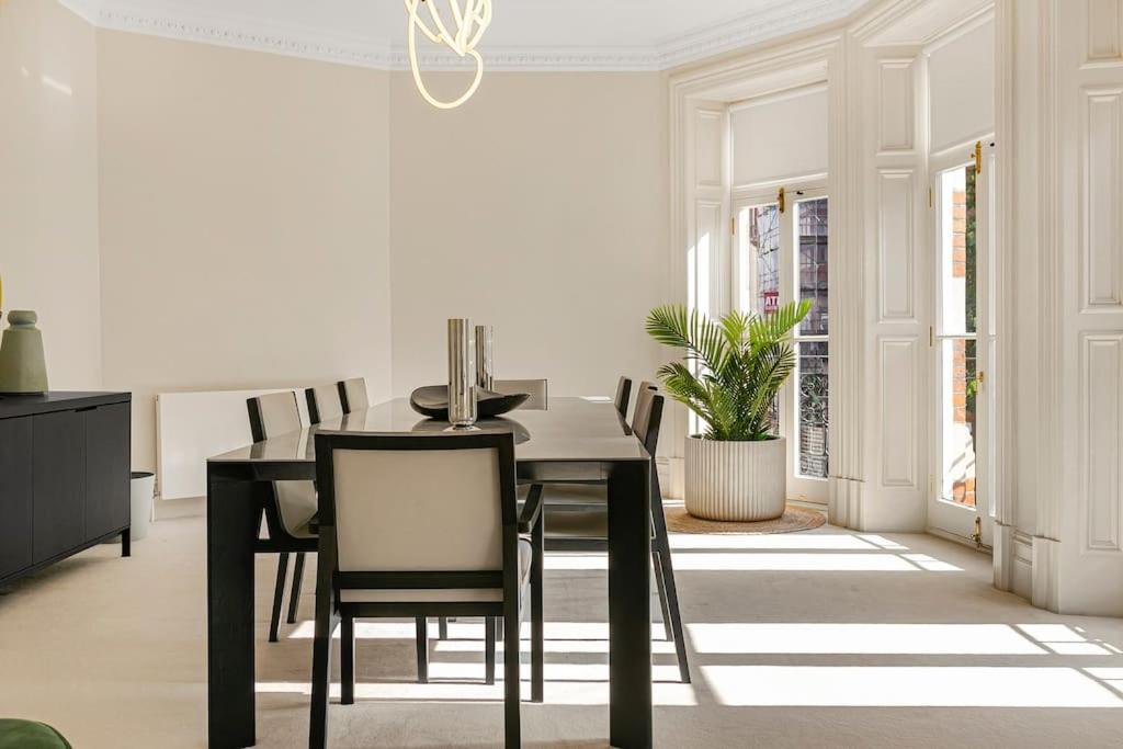 Exclusive 4-Bed Chelsea Residence with Cadogan Square Access