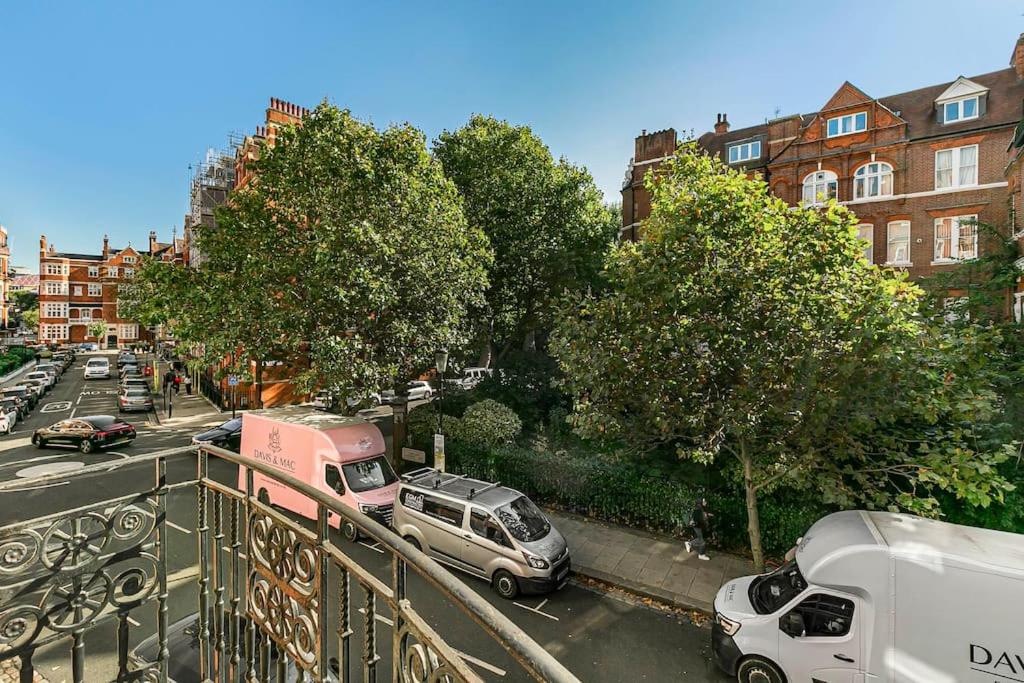 Exclusive 4-Bed Chelsea Residence with Cadogan Square Access