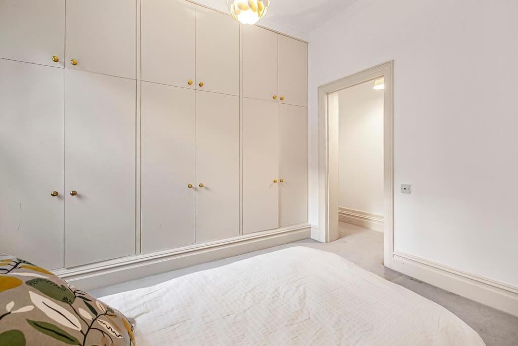 Exclusive 4-Bed Chelsea Residence with Cadogan Square Access