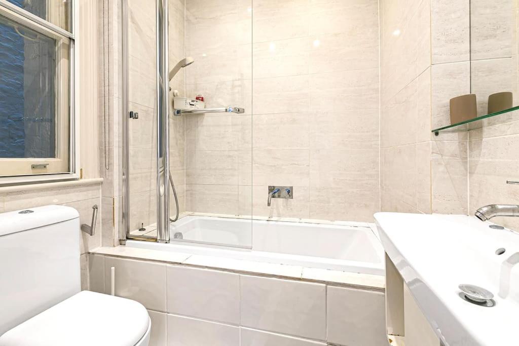 Exclusive 4-Bed Chelsea Residence with Cadogan Square Access