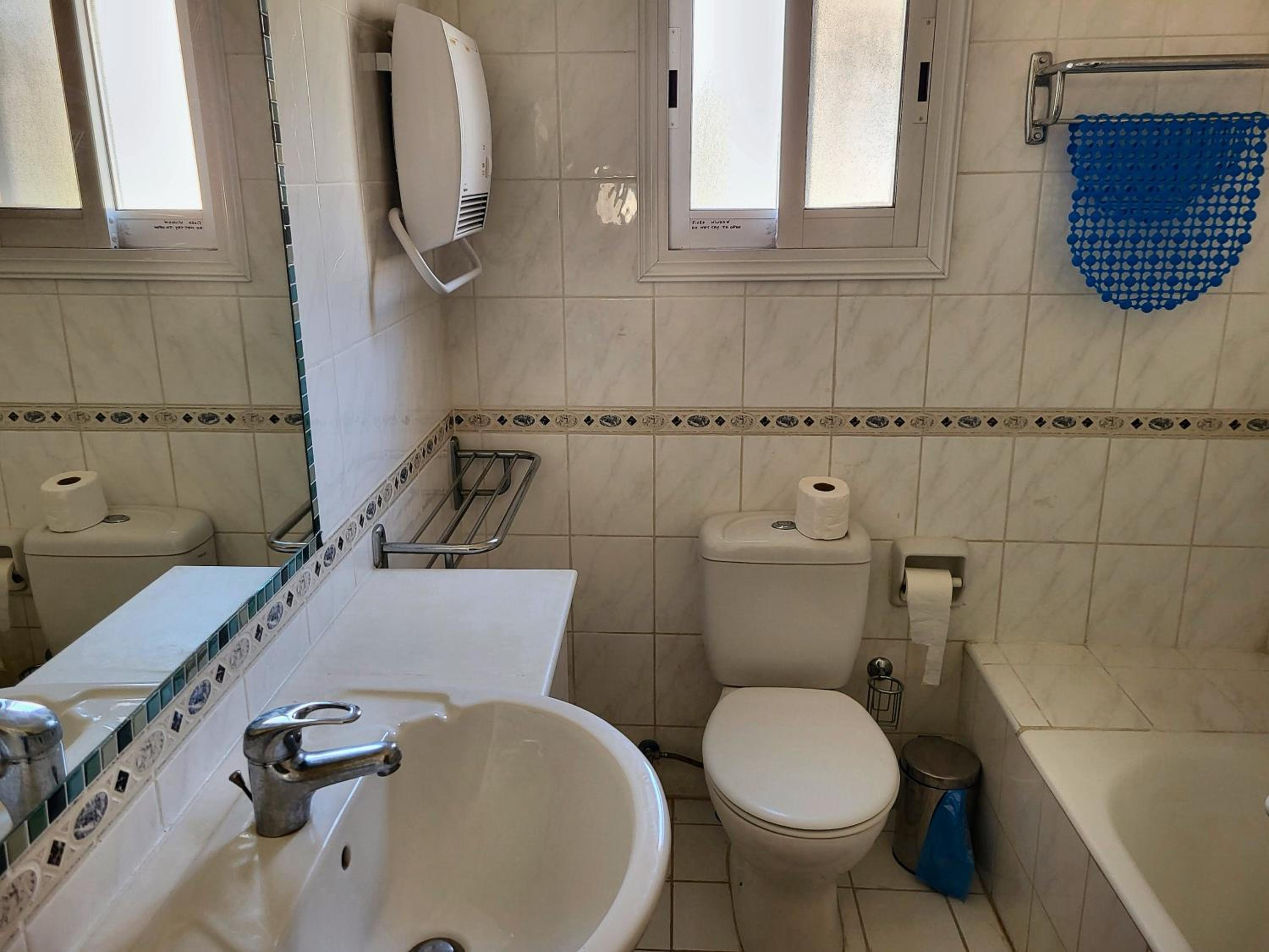 Award-winning 3-bedroom apartment near beach