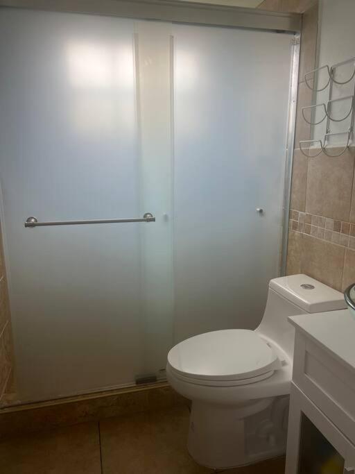 Hollywood Golden House Modern & luxurious Studio view 3