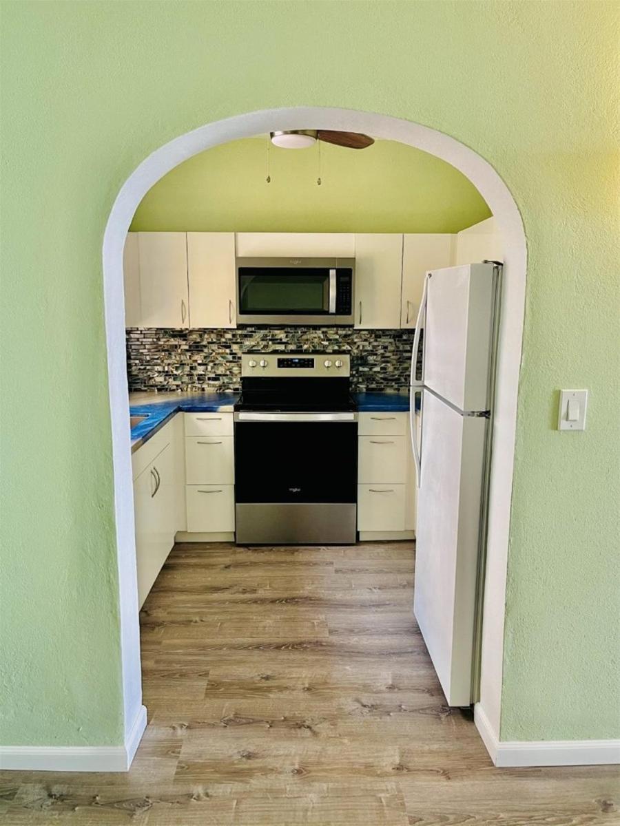 Coral Sea at the C 1 bedroom 1 bath steps from the pool Gorgeous Ocean Views view 4