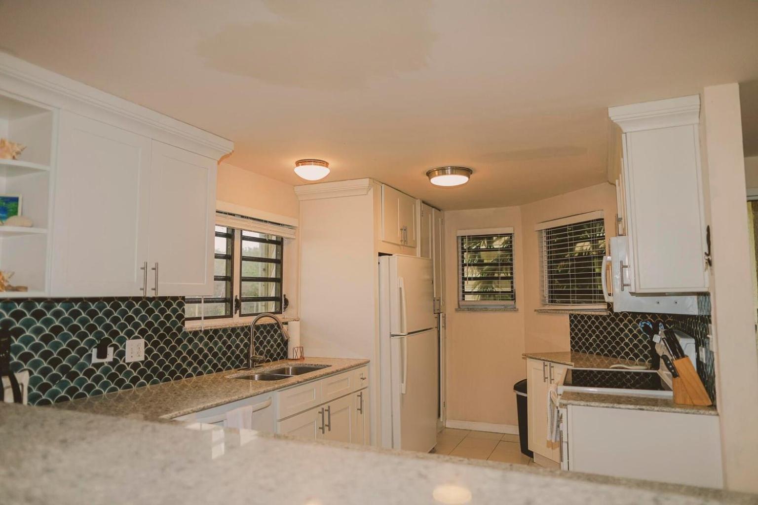 Welcome to Merry Mermaid Steps from the Caribbean Sea One level 2-bedroom 2-bathroom view 4