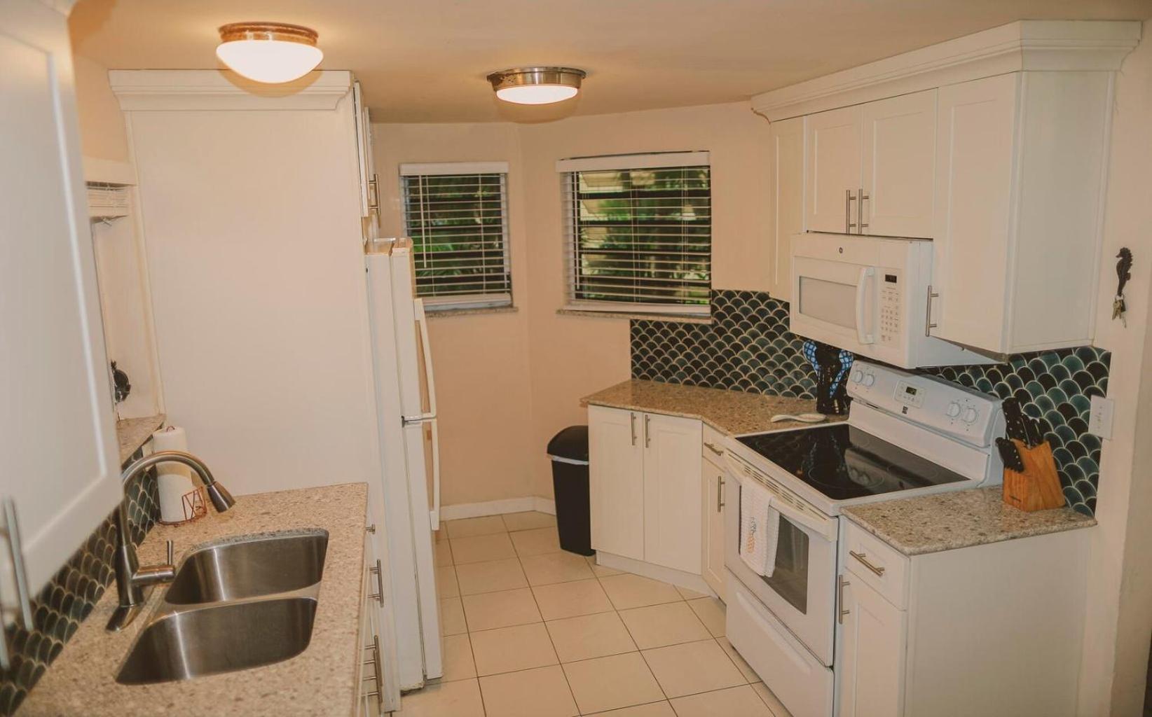 Welcome to Merry Mermaid Steps from the Caribbean Sea One level 2-bedroom 2-bathroom view 5
