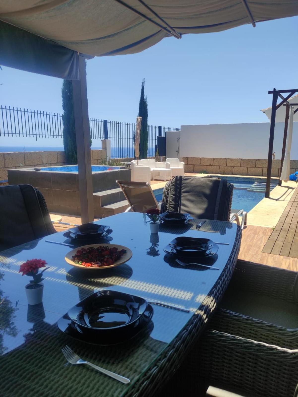 LUXURY VILLA SEA VIEWS HEATED POOL private jacuzzi wifi bbq parking tennis court