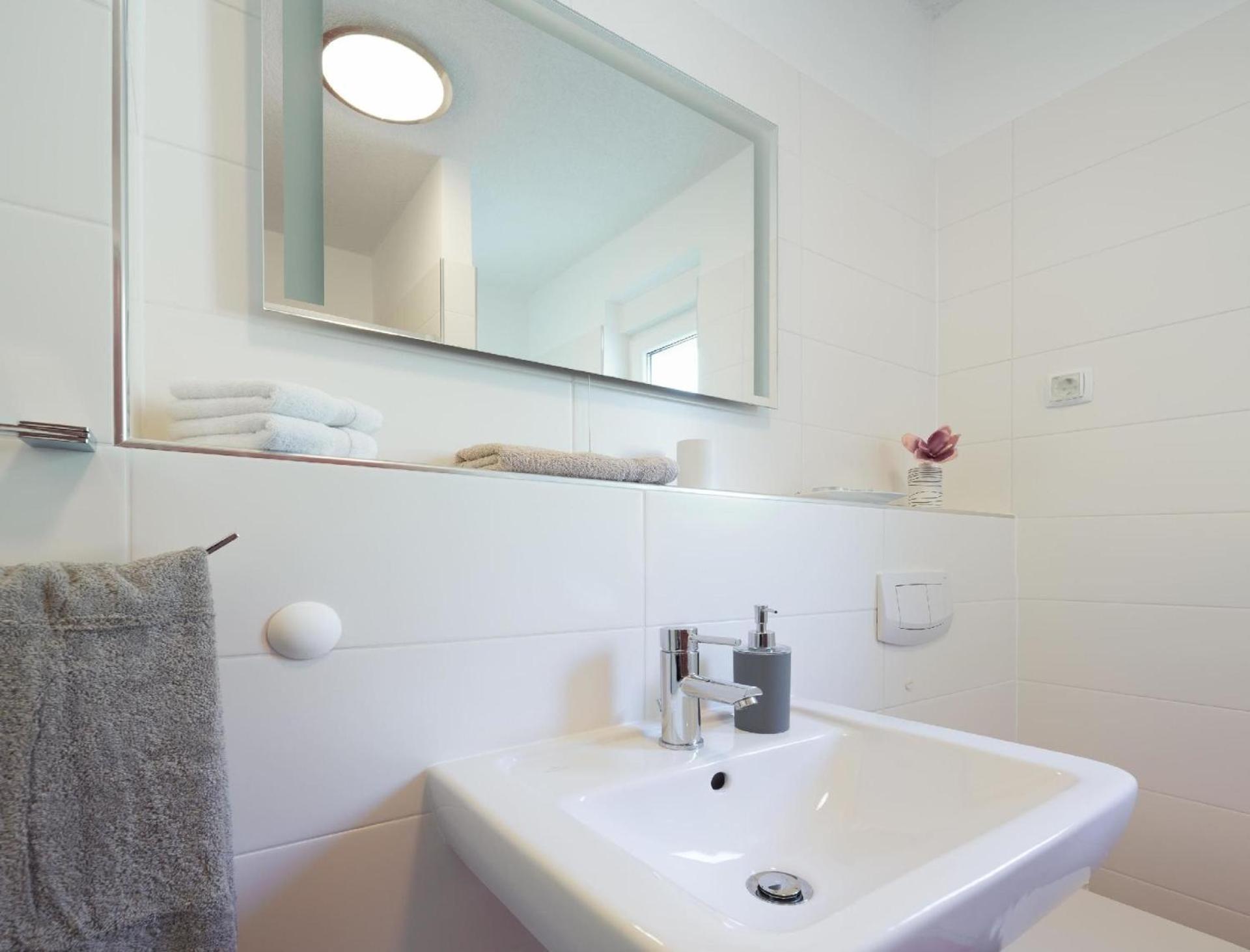 Moderne, helle Ferienwohnung mit Meerblick photo 4
