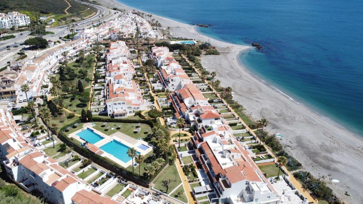 Maison accès direct à la mer view 3