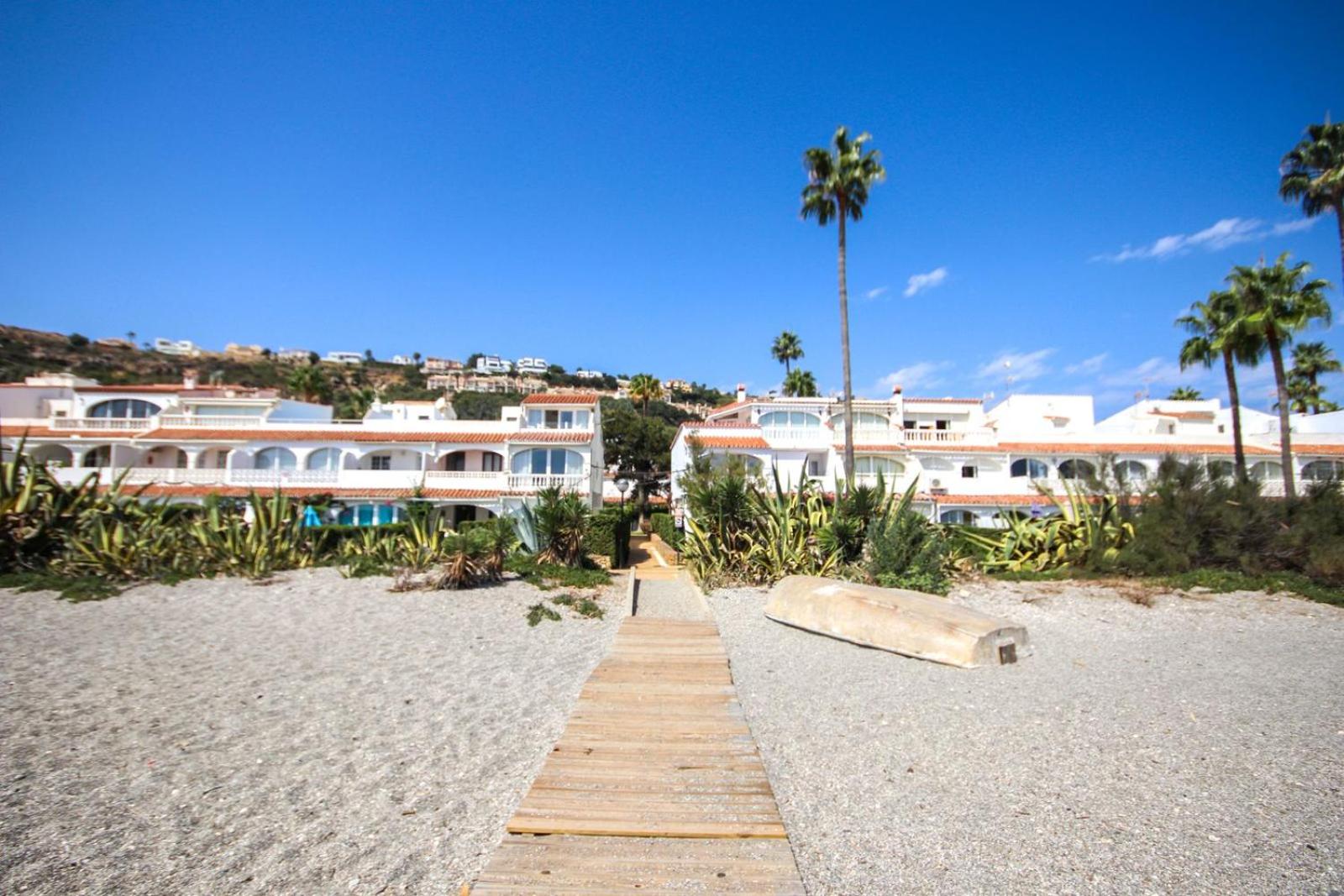 Maison accès direct à la mer view 5