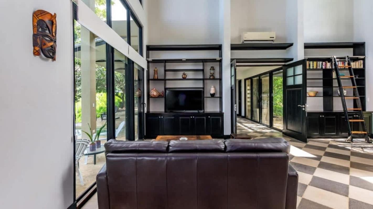 Nostalgic Retro Home on Luxurious Lot with a Private Infinity Pool and Ocean Views