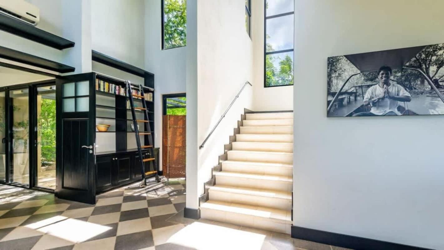 Nostalgic Retro Home on Luxurious Lot with a Private Infinity Pool and Ocean Views