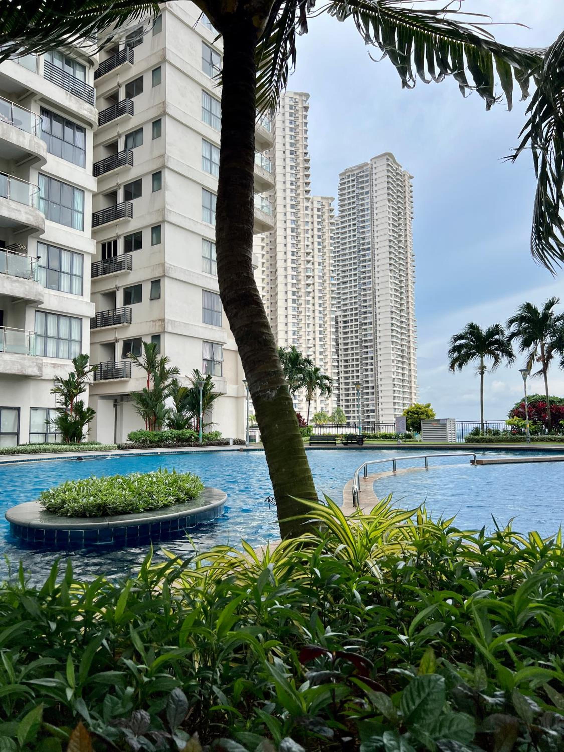DangaBay 2R 4pax with Balcony Seaview near CIQ by Wehome