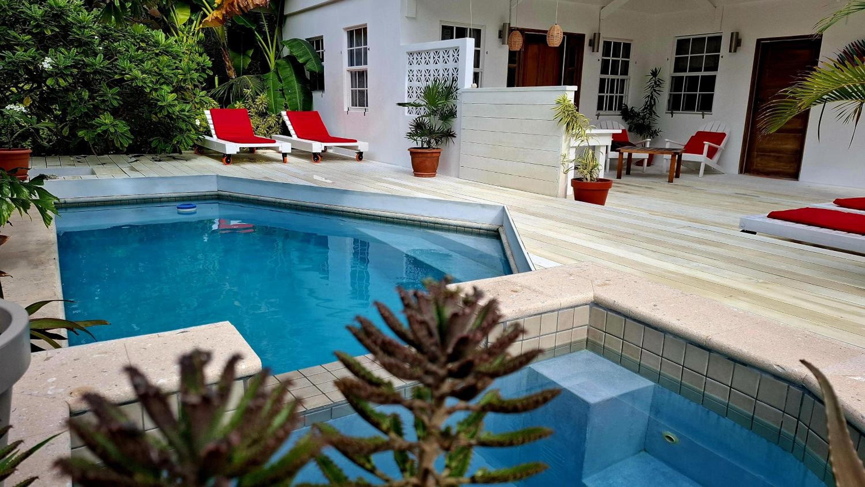 Amanda's Place Casita Carinosa - pool and tropical garden