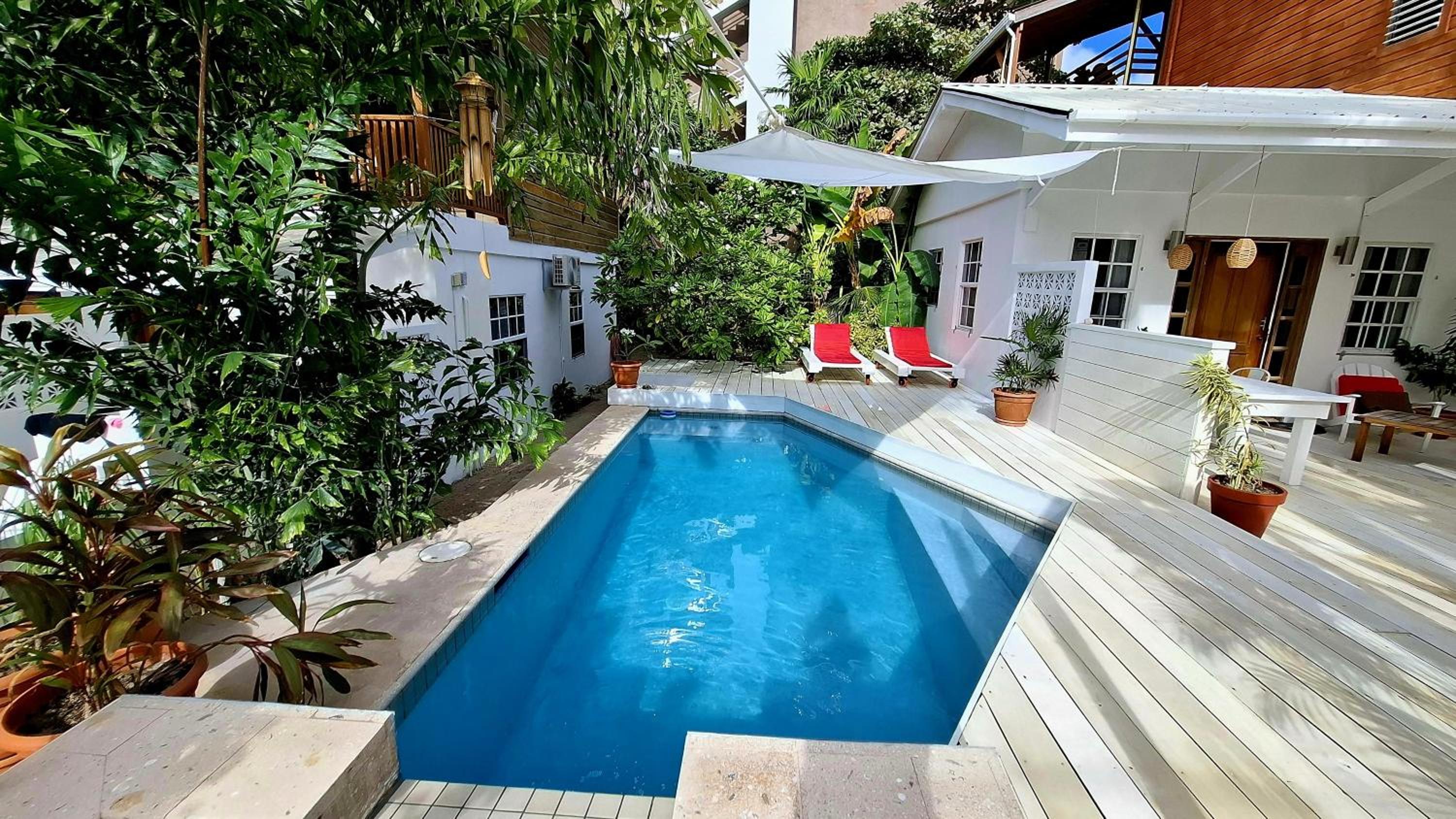 Amanda's Place Casita Carinosa - pool and tropical garden
