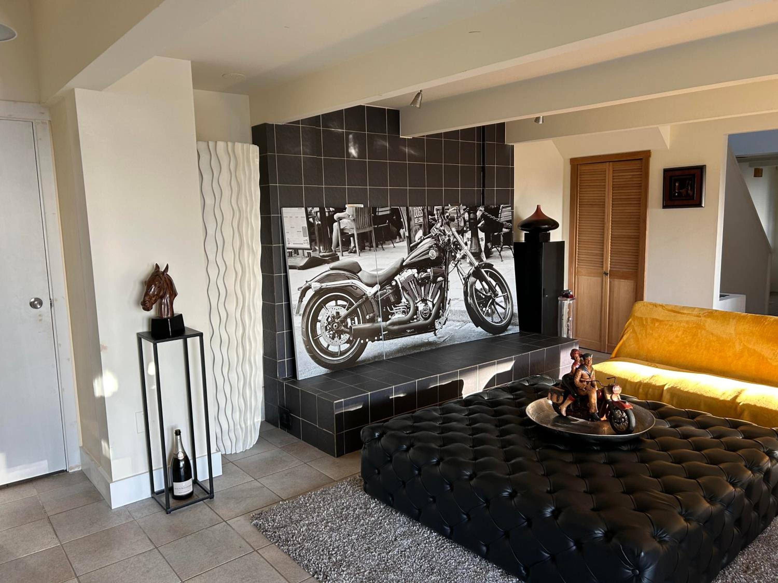 Grouse Cheerful large private bedroom, bath, shared deck, pool, hot tub