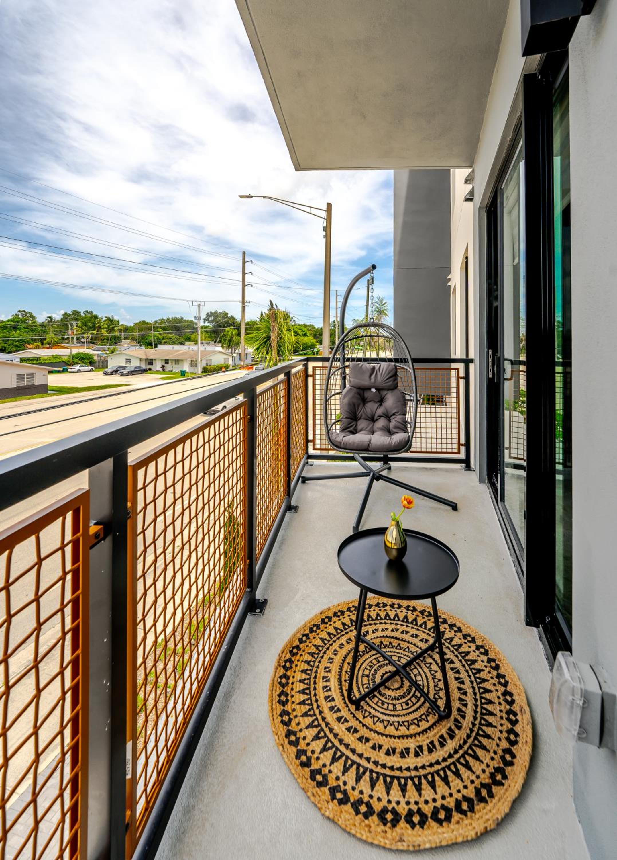 Luxe Oasis Near Hard Rock Casino & Diana Beach 3