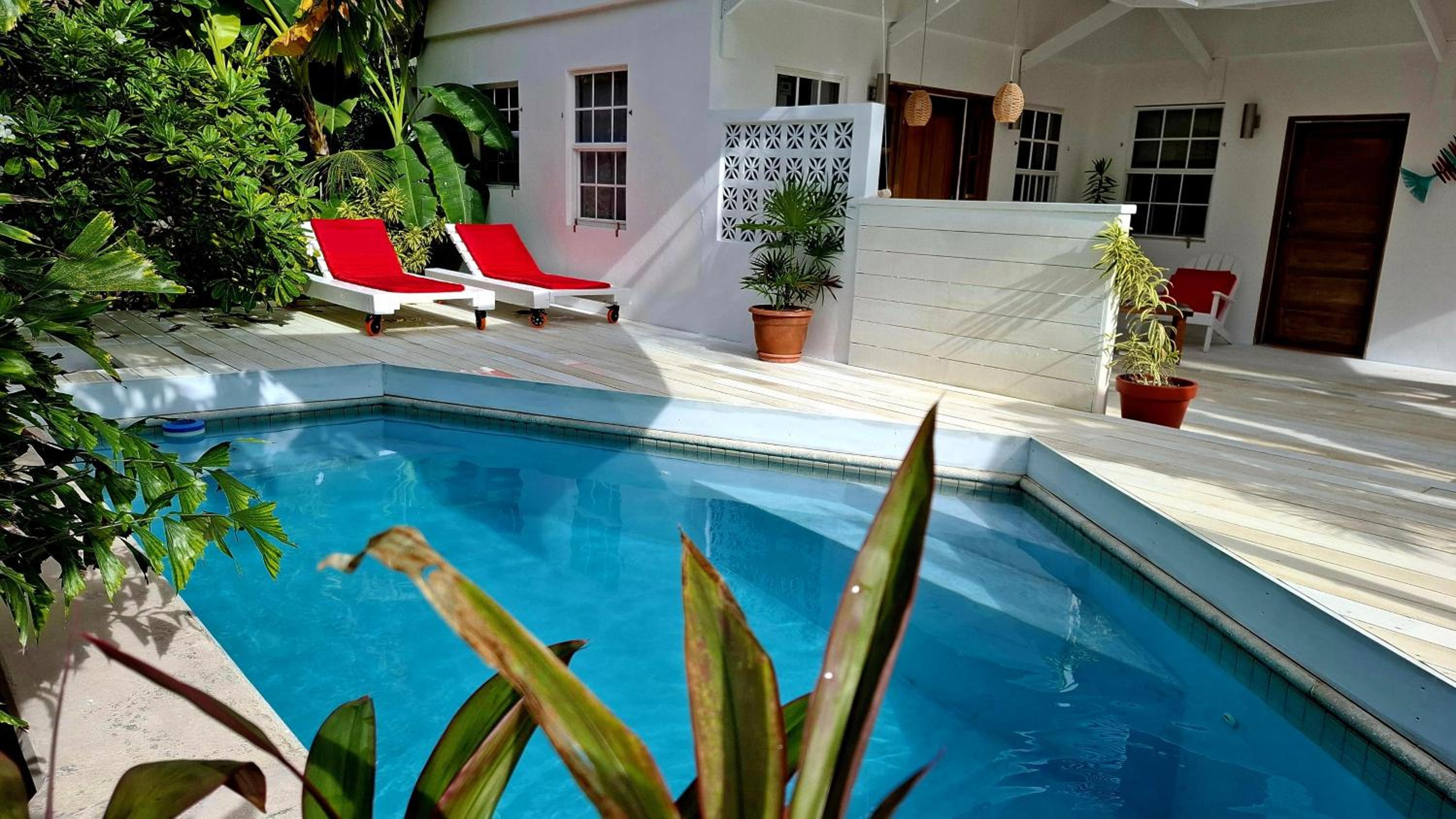 Amanda's Place Yellow Studio - Pool and Tropical garden