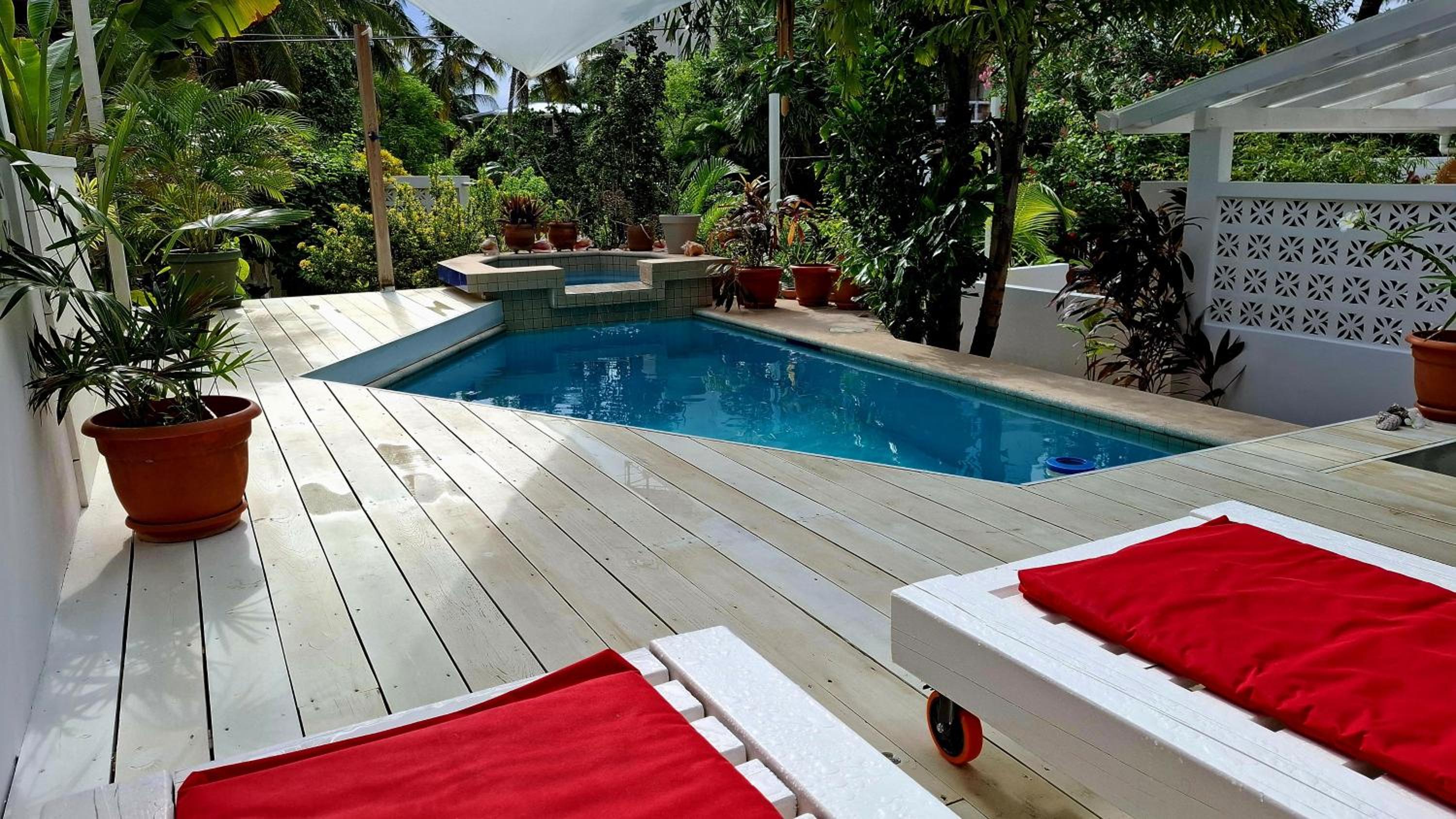 Amanda's Place Yellow Studio - Pool and Tropical garden