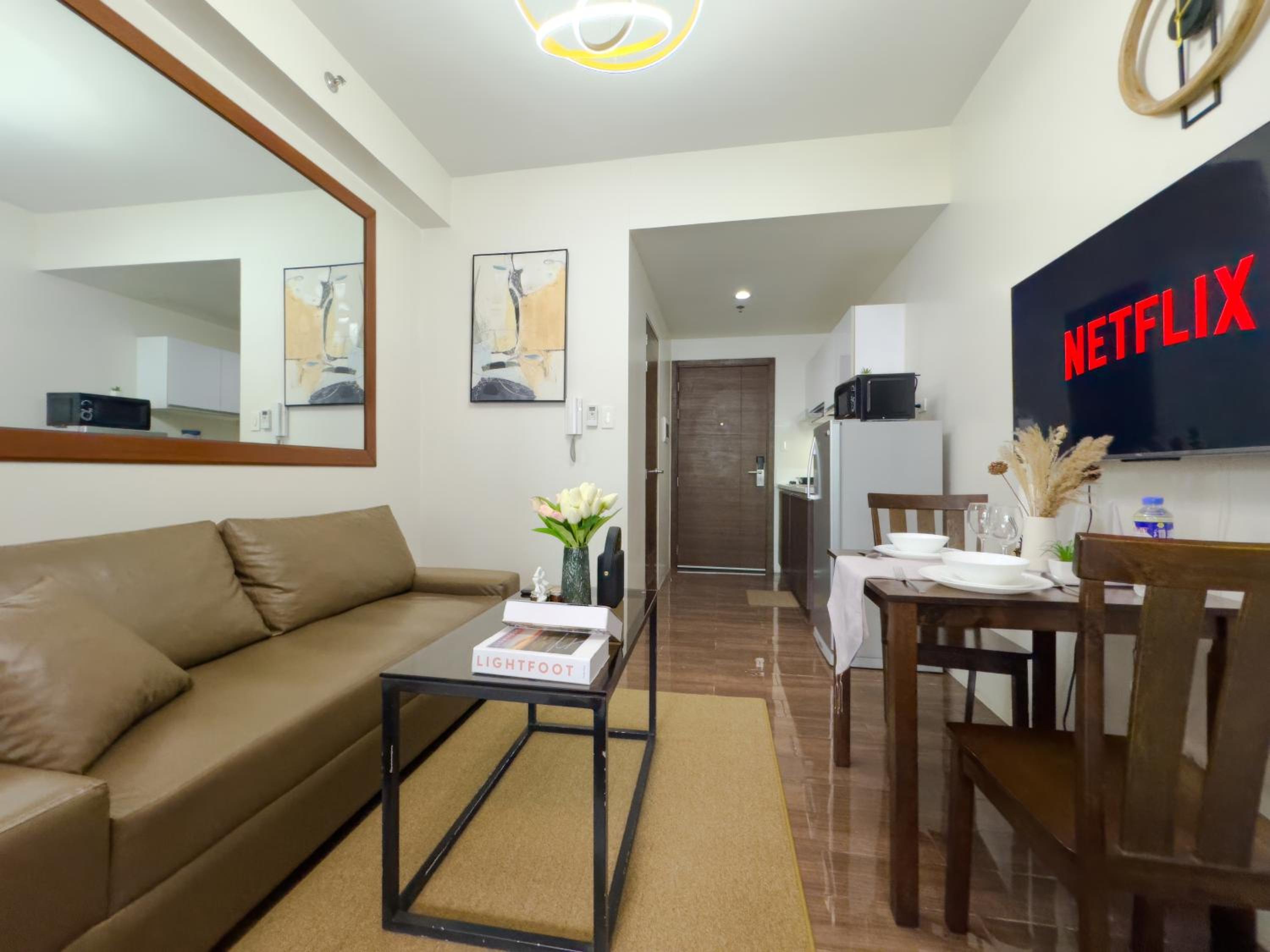 1BR Makati, Air Residences M008 view 4