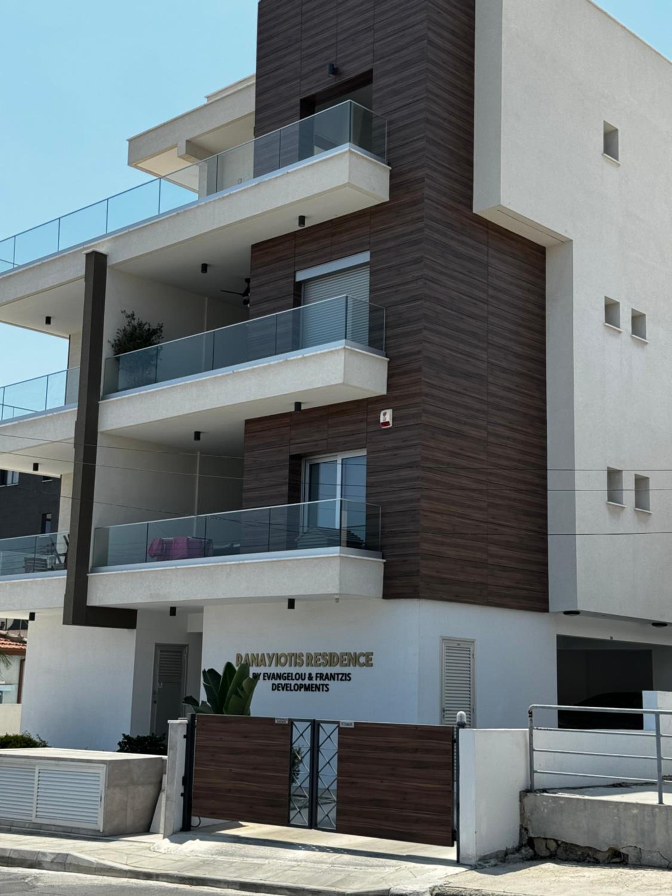 3 Br Penthouse Jacuzzi Seaview