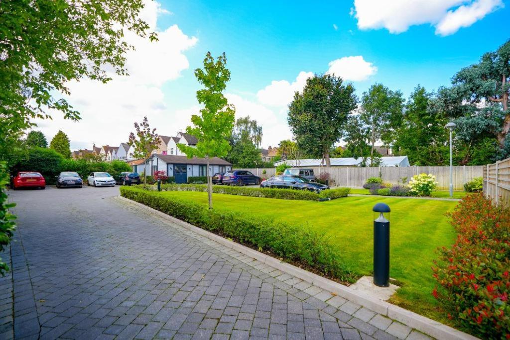 172 - 174 Wood Lane - Ground floor Two bedroom Apartment with Garden view 2