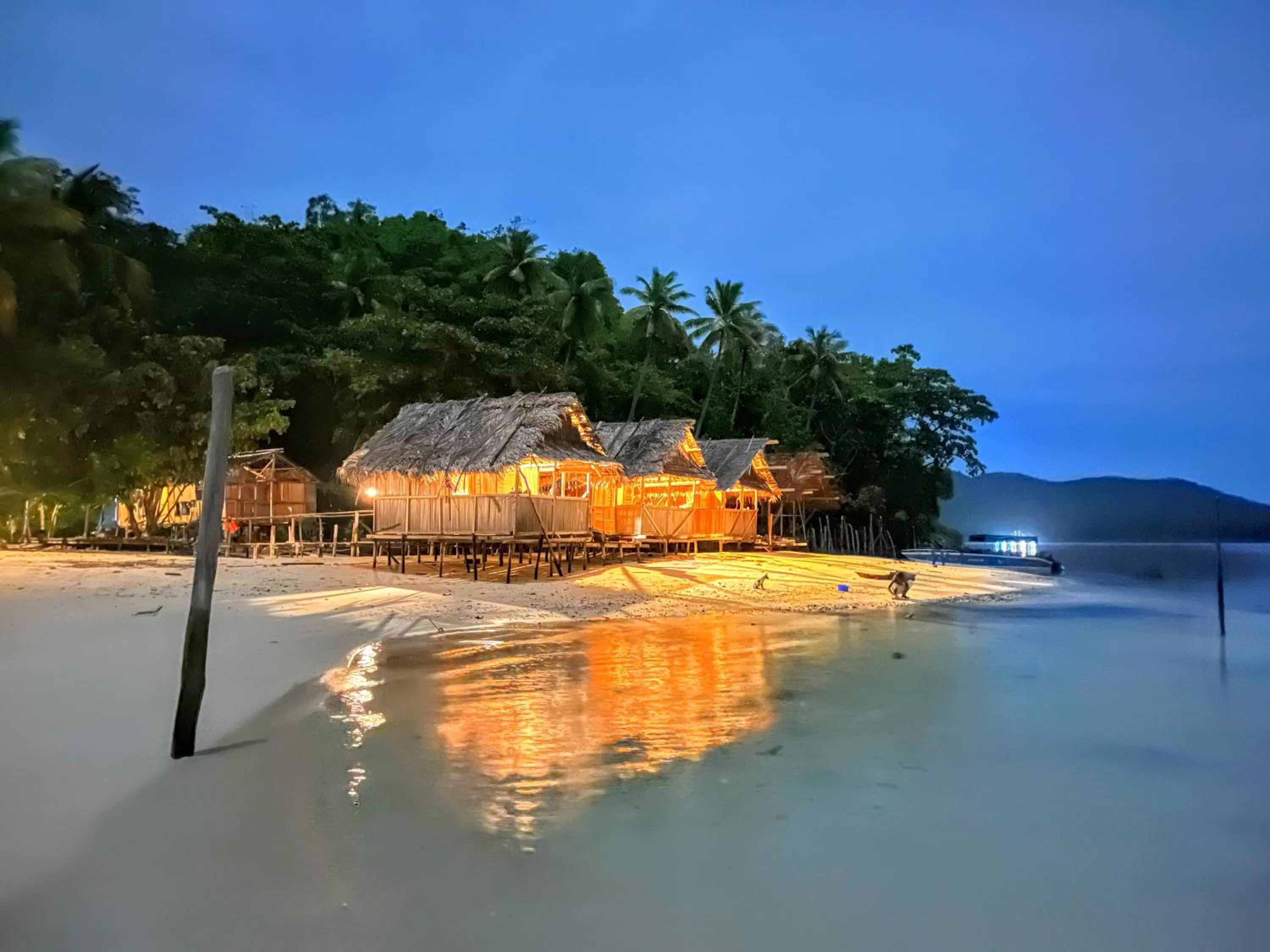 Tamaku homestay privat island