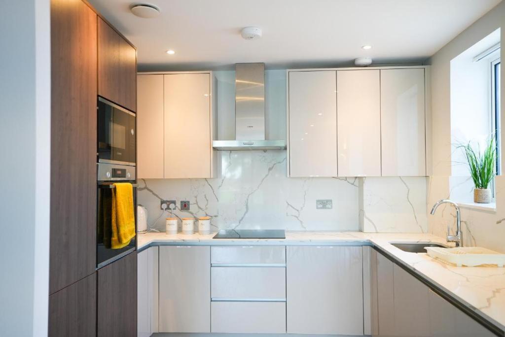 172 - 174 Wood Lane - Ground floor Two bedroom Apartment with Garden view 4