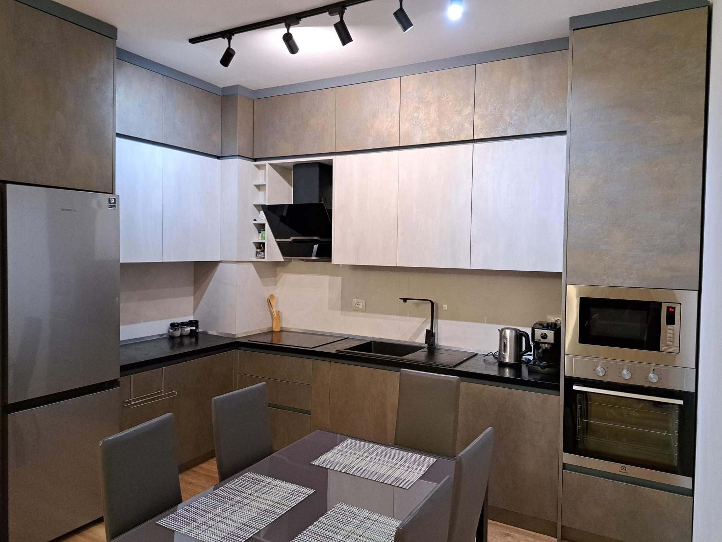 Pazari Luxury Central Apartment