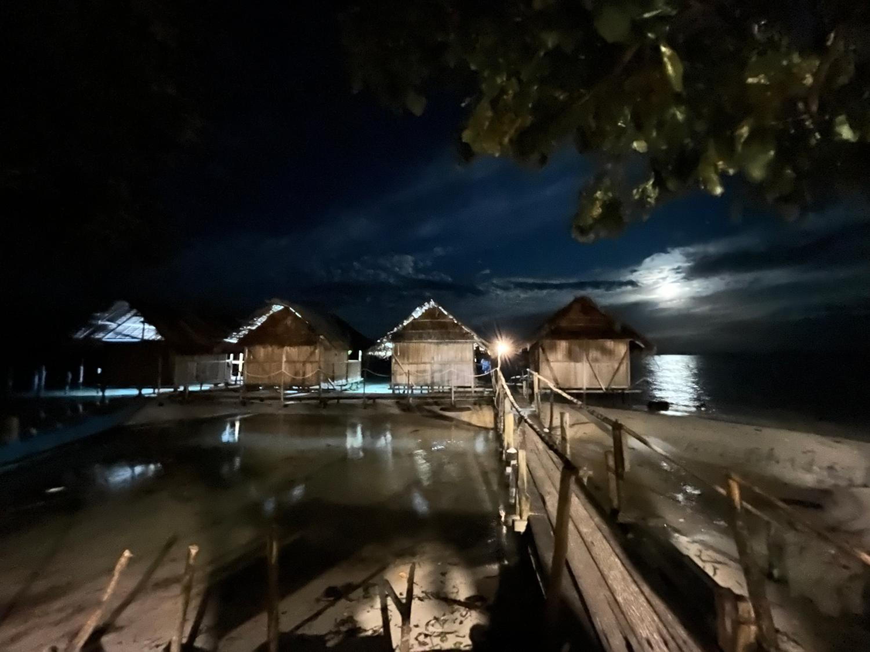 Tamaku homestay privat island