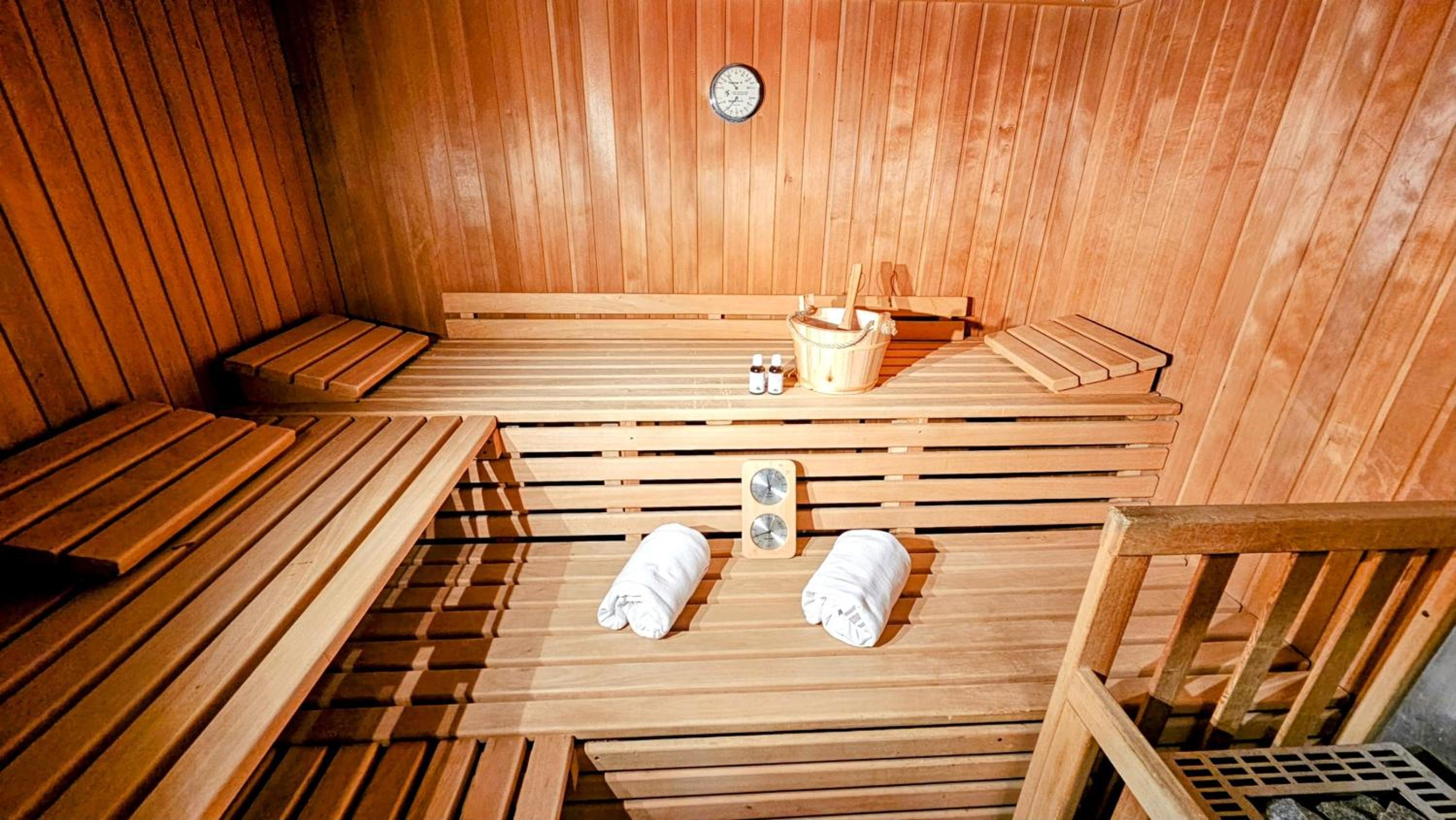 Luxus-Villa mit Indoorpool, Sauna & offenem Kamin view 4
