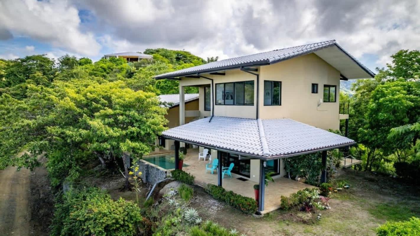 Nostalgic Retro Home on Luxurious Lot with a Private Infinity Pool and Ocean Views