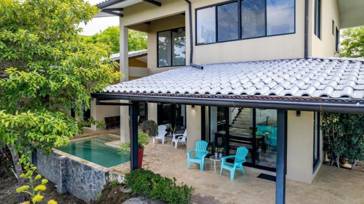 Nostalgic Retro Home on Luxurious Lot with a Private Infinity Pool and Ocean Views